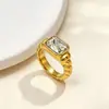 Novo Anel de Zircônia em Aço Inoxidável Joia Banhada a Ouro 18K para Mulheres, Estilo Europeu e Americano, Simples e Versátil, Produto Mais Vendido Transfronteiriço
