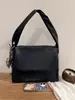 Bolsa Tiracolo de Grande Capacidade Nova Moda Outono/Inverno 2025 Fecho Couro Casual Transversal Simples para o Dia a Dia Bolsinha de Axila