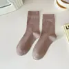 Calcetines de algodón de color liso para mujer, calcetines de media pantorrilla, calcetines de maternidad transpirables anti-pilling personalizados, calcetines holgados estilo japonés en color Morandi