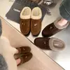 Mula cálida de terciopelo estilo coreano, punta redonda, sin cordones, zapatillas peludas de moda para usar al aire libre, suela gruesa, zapatillas de algodón para mujer en otoño e invierno