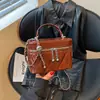 Bolso pequeño para el trabajo, bolso pequeño acolchado con cadena estilo Chanel para mujer, nuevo bolso de hombro y cruzado para ir al trabajo de otoño 2026