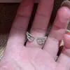 Anillo estilo coreano de ala de ángel con deslumbrante circonia cúbica, un diseño único y elegante para mujer, perfecto como anillo para el dedo índice, ofreciendo un toque de lujo y sofisticación