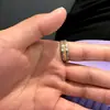 Anillo de acero inoxidable 6 mm cuchilla oblicua de hobbing anillo de dedo para alimentos de acero de titanio para hombre entre oro doble color mujer transfronterizo caliente venta al por mayor