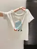 Verano 2026 Nuevo Top Básico de Camiseta Casual Relajado Ajustado de Manga Corta con Cuello Asimétrico y Estampado de Nicho para Mujer