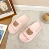Novas e fofas sandálias de dedo para uso interno e externo no verão, leves, para mulheres e homens, cor sólida, chinelos macios de moda para casa, chinelos fofos para convidados