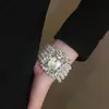 Traje de collar y pendientes de diamante ovalado europeo y americano exagerado luz de lujo alta gama cadena de clavícula nicho moda joyería al por mayor