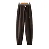 Calça Casual Composta de Veludo de Algodão Estilo Outono 2026 para Homens de Meia-Idade e Idosos, Calça Jogger Solta e Versátil, Calça Longa Masculina com Listras Ultrafinas