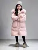 Chaqueta de Invierno de Algodón para Niñas Grandes con Cuello Desmontable de Piel 2026 Nuevo Estilo de Invierno Grueso de Longitud Media con Capucha Ropa de Abrigo Abrigo de Algodón Más Vendido