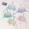 Portatarjetas Horizontal de PVC con Alas de Ángel Estilo Coreano para Fans de K-Pop Estuche Protector Pequeño para Tarjetas de 3 Pulgadas con Lazo de Cinta Exhibidor Pequeño de Tarjetas