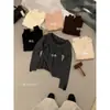 Chá Verde com Limão 2026 Outono Roupas Femininas Estilo Francês Gentil Versátil Emagrecedor Renda Decote V Manga Longa Tricô
