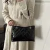 2026 Nova Bolsa de Ombro Acolchoada de Couro Popular de Luxo para Mulheres, Bolsa Transversal para o Dia a Dia, Bolsa Tote com Corrente para Mulheres