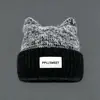 Gorro de punto con orejas de gato estilo coreano para mujer, perfecto para otoño e invierno, te mantiene abrigada y protege tus oídos. Hace que tu cara se vea más pequeña y es un gorro lindo y versátil que se puede usar sobre la cabeza.