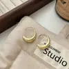 Aretes de Metal Geométricos en Forma de C para Mujer, Lujo Accesible de Nicho con Diseño Elegante, Aretes Exquisitos y Versátiles de Gama Alta