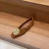 Zapatos nuevos de moda para otoño, planos, sin cordones, con decoración metálica, mocasines pequeños 2026 con aumento interno de altura y punta cuadrada adelgazante