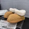 Botas de nieve de suela gruesa para mujer, nuevo estilo de invierno 2026, forradas de felpa, gamuza, caña baja, puntera ancha, sin cordones, cálidos y de algodón esponjoso