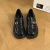 Estilo Versátil Moderno Bico Redondo Retrô Mocasins de Couro Envernizado Femininos Sola Grossa Estilo Acadêmico Sapatilhas Mary Jane Versátil Estilo Britânico