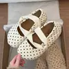 Zapatos Birkenstock de plataforma de lunares retro grises para mujer, nueva colección de otoño 2026, con tacón oculto y suela suave, estilo Mary Jane