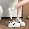 Populares Zapatillas Blancas de Suela Gruesa 2026 Nuevos Zapatos de Primavera y Otoño para Mujer Versátiles con Cordones Calzado Casual Ligero Plataforma que Aumenta la Altura