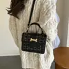 La popular bolsa pequeña de este año para mujer 2024 Nuevo estilo coreano de moda ins nicho bandolera pata de gallo portátil bolsa cuadrada pequeña