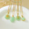 Collar Colgante de Paz Estilo Antiguo Tendencia Nacional Imitación Jade Hetian para Mujer, Joyería de Cadena para Clavícula de Acero de Titanio Estilo Palacio Sin Decoloración