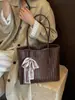 Bolsa de mano grande de patrón tejido vintage al por mayor, bolso de hombro casual versátil para el día a día, bolso de axila moderno y a la moda