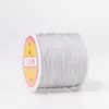 Producción de muestras personalizable OEM No. Hilo de jade 72 50 metros Hilo tejido a mano para manualidades Número de color teñido Material de hilo para abalorios