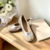 Zapatos casuales versátiles de suela blanda cómodos de punta dividida pezuña de cerdo para mujer, zapatos planos bajos sin cordones para el commuting de otoño