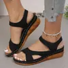 Comércio Exterior 2026 Novas Sandálias Cores Floridas Salto Grosso Moda Estação Independente Tamanho Grande Salto Ultra Alto Sapatos Femininos Tira Mágica Leve