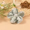 En stock hecho a mano tela perla flor de cinco pétalos tridimensional modelado accesorios de ropa broche DIY anillo para el pelo accesorios para el cabello