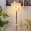 Lámpara de Noche Nórdica para Dormitorio Lámpara para Sala de Estar Estilo Creativo de Celebridad de Internet Decoración de Ambiente Lámpara de Pie de Plumas de Pie