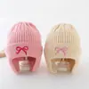 Novos Chapéus Infantis para Mulheres no Outono e Inverno Chapéus Quentes com Proteção para Orelhas de Bebê para Recém-Nascidos e Crianças Pequenas Chapéus de Tricô com Laço Fofo Tendência