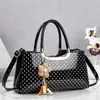 2026 Nuevo Bolso Retro de Lunares Transfronterizo Brillante para Viajar de un Solo Hombro Cruzado Fuente de Fábrica Dropshipping Mayorista