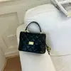 Bolso pequeño de mano individual de alta gama a la moda para mujer, nuevo de verano 2026, nicho, moda retro, bolso de hombro único, bandolera