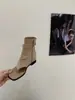 Sandalias de Tira con Tacón Grueso para Mujer Verano Ropa Exterior Sandalias Caladas 2025 Nuevo Estilo Francés Aumento Interno de Altura Pantalones Botines Cortos de Espiga