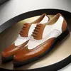 Zapatos de Hombre Transfronterizos Nuevos Brocado Tallado Tallas Grandes Combinación de Colores Modernos Versátiles para Hombres Jóvenes Zapatos de Vestir de Cuero para Hombre