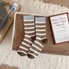 Meias Dopamine Color-Block Femininas de Cano Médio, Moda Outono e Inverno Versáteis Confortáveis Meias Listradas, Famosas na Internet Meias Retro Largas