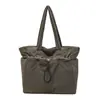 Bolso Tote de Nailon para Viajes de Negocios para Mujer 2025 Invierno Nuevo de Gama Alta Ligero de Lona Simple para Hombro/Axila