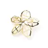 Broche de Flor de Cerezo de Nácar Blanco Natural de Gama Alta y Gama Alta Pin de Flor Simple Chapado en Oro Accesorios Antiexposición Regalo para Mujer