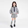 Conjunto de Sudadera Gris para Niña Nuevo Estilo Otoño Conjunto de Dos Piezas con Falda Plisada para Niños Estilo Escolar Ropa para Estudiantes de Secundaria Primavera y Otoño