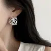 Brincos de Linha Geométrica Doces para Mulheres, Modernos e Versáteis, Design Vazado, Brincos em Formato de C, Tendência de Brincos Estilosos de Nicho