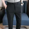 Pantalones de Hielo de Seda Finos de Verano con un Toque de Alta Gama, Estilo Commuter de Negocios, Pantalones Casuales Rectos Cortos sin Arrugas, Pantalones Largos Versátiles
