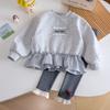 Sudadera Gris para Niña con Dobladillo de Volantes a Cuadros, Top de Manga Larga Artístico y Versátil para Niños de Jardín de Infancia en Otoño