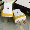 Plugue de cobre em formato T amarelo 16A espessura da chapa de cobre 1,6 cm peça única de cobre dois polos rotativo resistente a quedas anti-pressão revestido