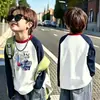Camada de Base Manga Longa para Meninos 2026 Primavera/Outono Novo Estilo Meninos Crianças Médias e Mais Velhas Blusa Camiseta Infantil Versátil Color Block Estilosa