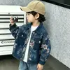 Jaqueta Jeans Floral para Meninos Primavera e Outono 2026 Novo Estilo Este Ano Popular Item Quente Jaqueta Infantil Color Block Outono com Lapela