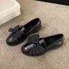 Comercio Transfronterizo Talla Grande Zapatos de Cuero Nuevos Otoño 2025 para Mujer, Estilo Británico Versátil Planos con Lazo Slip-On Mocasines