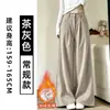 Calça de veludo cotelê marrom para mulheres, novo estilo outono 2026, cintura alta, modelagem que afina a silhueta, calça de perna reta solta com design fluido e de perna larga, adequada para baixinhas.