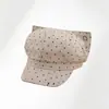 Sombrero ecuestre de gamuza coreano para mujer con colgante de metal, nuevo modelo de otoño e invierno, sombrero versátil que estiliza el rostro, boina, gorra de pico de pato