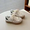 Zapatillas de entrenamiento alemanas de primavera para niños, nuevo modelo 2026, zapatillas de moda para niñas, versión coreana de zapatillas blancas con lentejuelas de estrella, zapatillas deportivas de moda