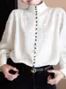 Camisa blanca de estilo francés con cuello alto y mangas farol para mujer, nueva colección otoño 2026, diseño petite, top versátil y estilizado